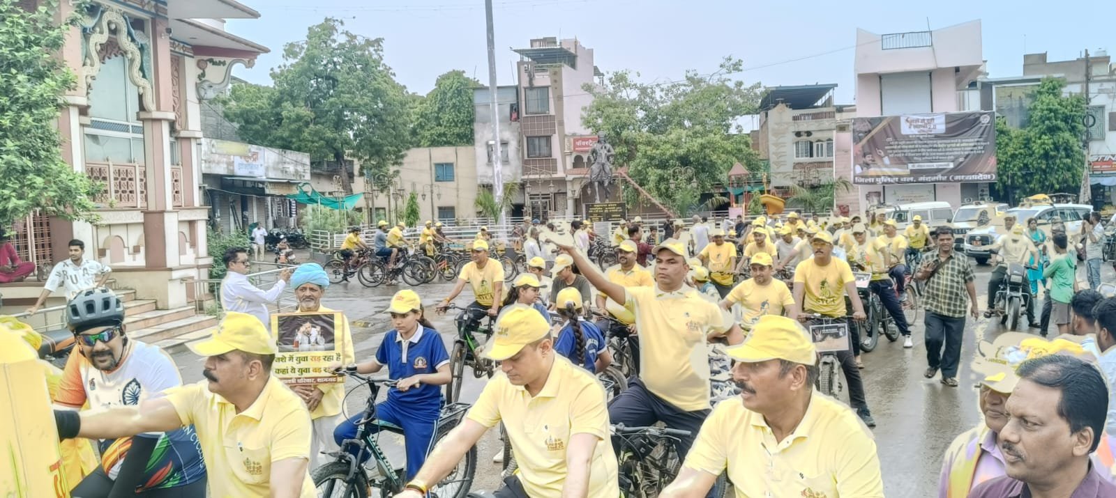 शामगढ़ में "नशे से दूरी है जरूरी 2.0" अभियान के तहत निकली भव्य जनजागरूकता साइकिल रैली