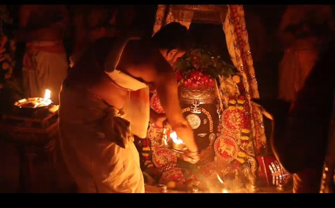सावन के पहले दिन महाकाल मंदिर में उमड़ा श्रद्धालुओं का जनसैलाब