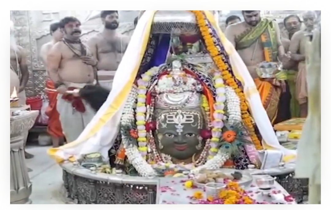 सावन के प्रथम सोमवार को उज्जैन महाकाल में भस्म आरती में उमड़े हजारों श्रद्धालु