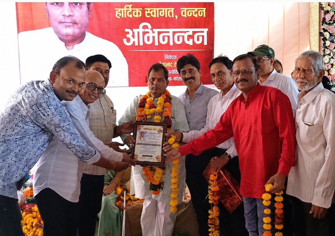 ज्योतिषाचार्य देवानंद टेलर की सेवानिवृत्ति पर डिंपल परिवार ने किया सम्माpनित