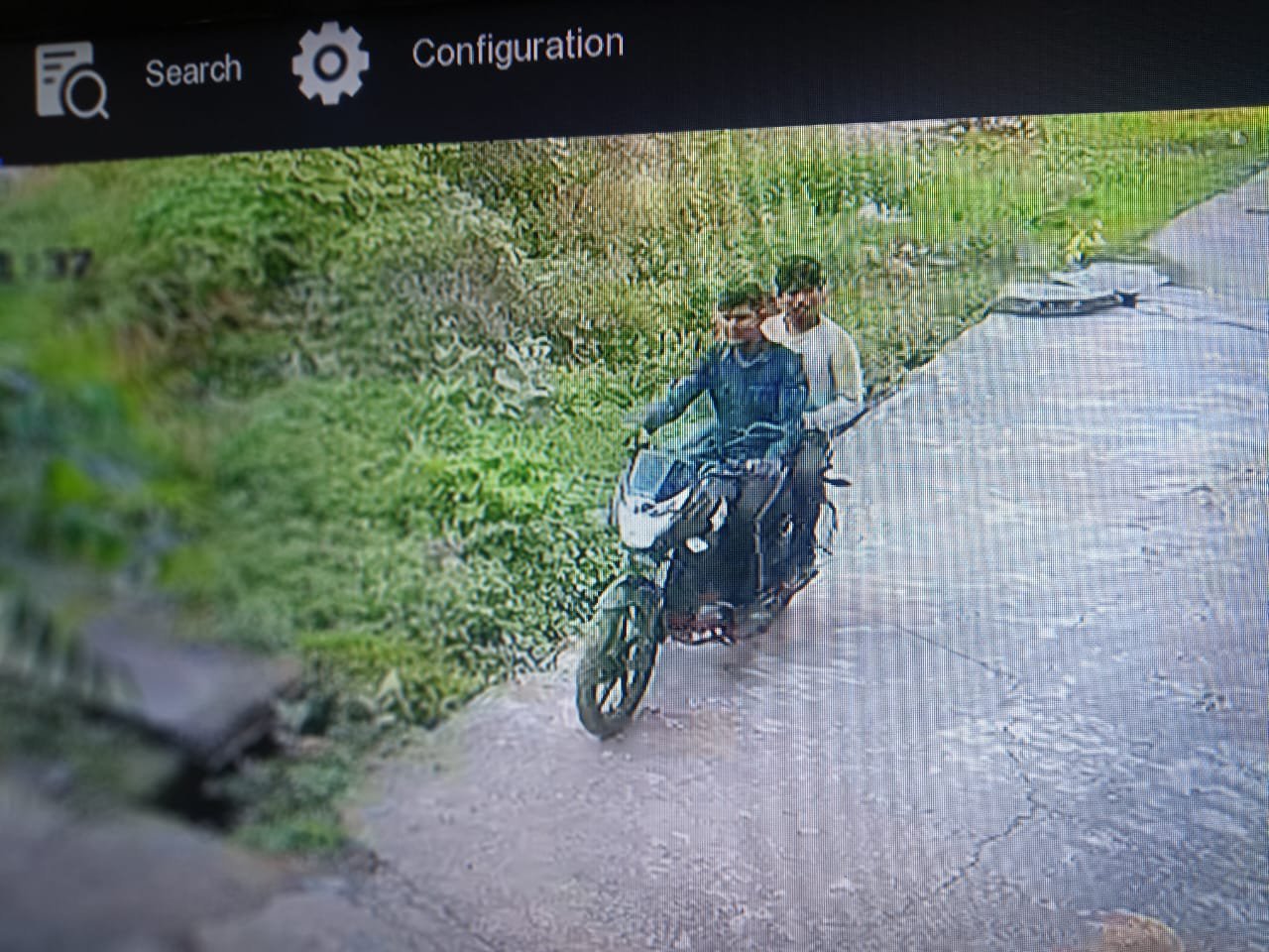 दिनदहाड़े बाइक चोरी की असफल कोशिश